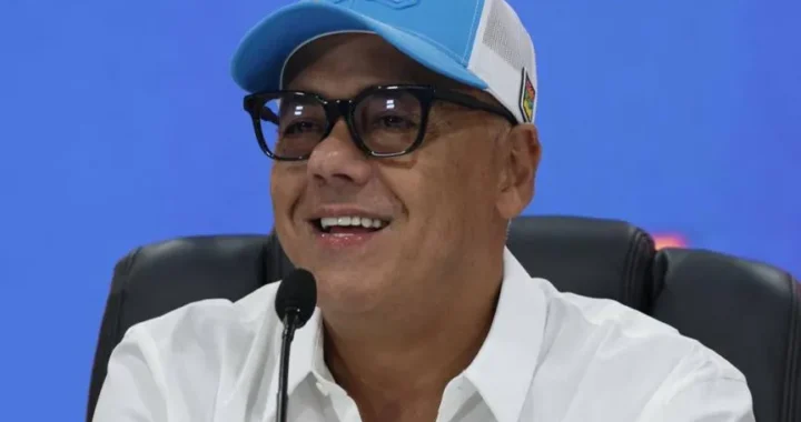“Entre alacranes te veas”: Jorge Rodríguez celebra una “paz” que huele a vacío