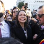 ¡“CENA TRANQUILA” CON LLAMADA PRESIDENCIAL! TRUMP IRRUMPE EN ALTAVOZ PARA ALABAR A MARÍA CORINA ANTE LA DIÁSPORA EN MIAMI