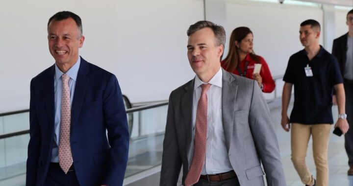 ¡Y MIENTRAS TANTO NOSOTROS “EN TRANSICIÓN” DESDE HACE AÑOS! JOHN BARRETT EN CARACAS, EL DIPLOMÁTICO CLAVE DE TRUMP PARA IMPLEMENTAR EL PLAN DE TRES FASES