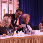 ¡NI EN LA CENA DE CORRESPONSALES LO DEJAN RESPIRAR! TRUMP ERA EL PROBABLE OBJETIVO DEL ATACANTE EN LA CENA DE CORRESPONSALES