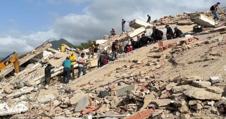 REPORTAN OLOR A DESCOMPOSICIÓN EN ZONAS AFECTADAS POR EL DOBLETE TERREMOTO